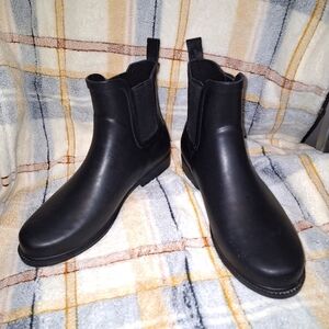 A pair of J. Crew Kenton Chelsea boots in a men\'s size 10. Like new condition AZ796_PP2328?hei=1700&crop=0,0  main image 3